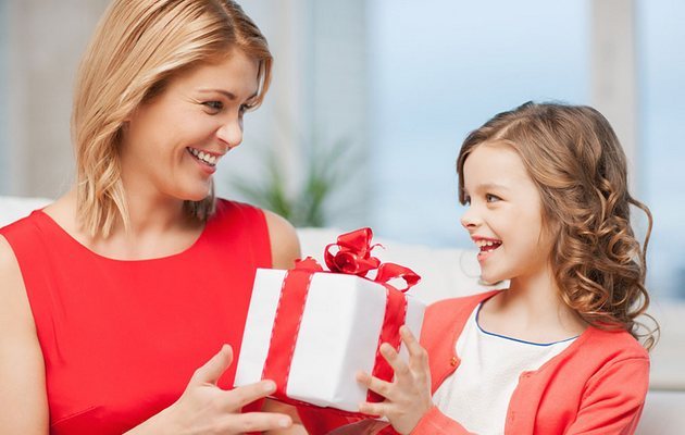 Что подарить маме на 8 Марта: лучшие идеи для подарка, который её точно порадует — Журнал Едадила