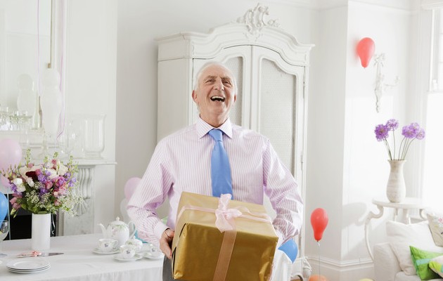 45 вариантов подарков дедушке на день рождения