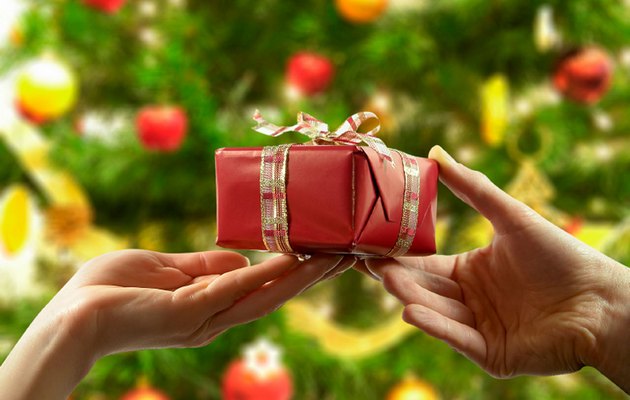 Что подарить дяде на Новый год 2024 - недорогие подарки и презенты своими руками